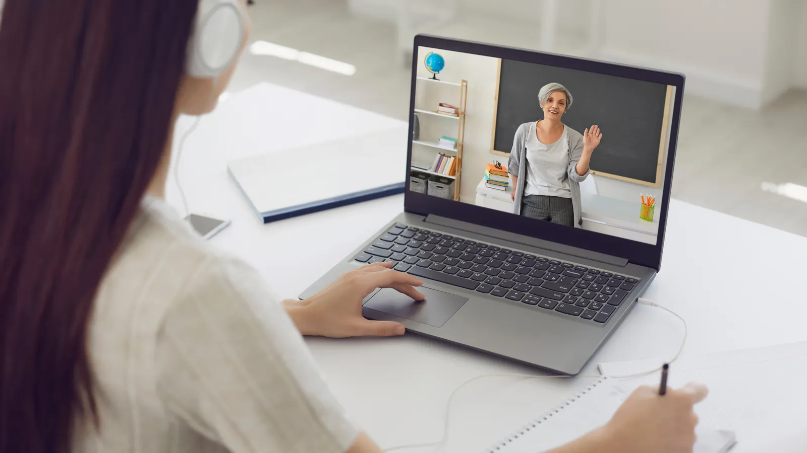 Boost Your Employability from Abroad: Best Australian Online Courses & Microcredentials in 2026
